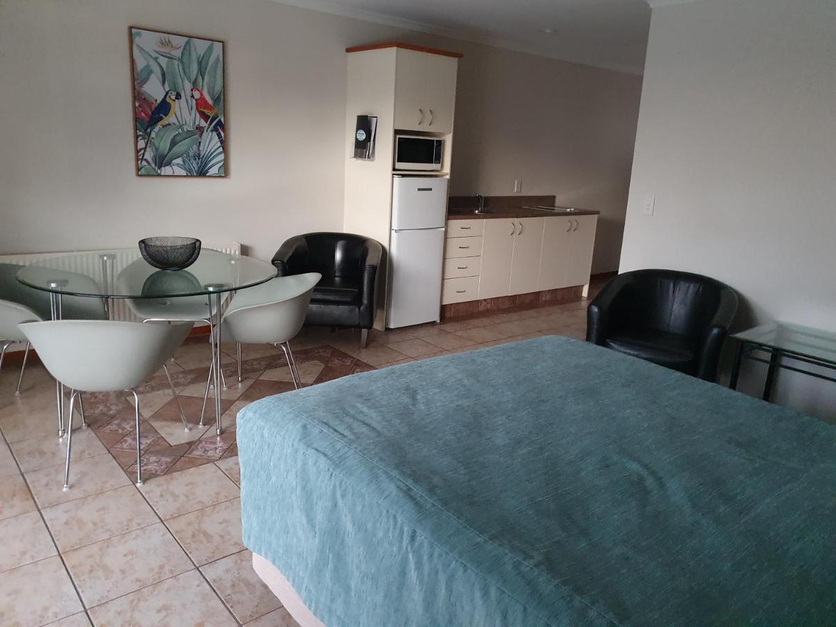 Breakers Motel Уангамата Екстериор снимка